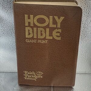 Holy Bible FaithPartners Edition Giant Print Old/New Testaments King James